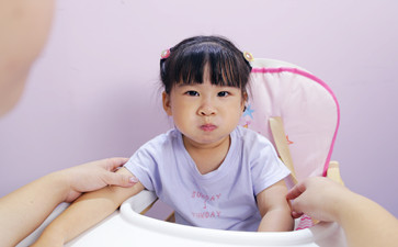 小孩口吃可以矯正嗎？該怎么矯正？