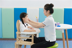 小孩結巴怎么治療？