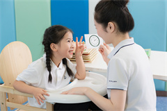 如何給語(yǔ)言發(fā)育遲緩的孩子做語(yǔ)言訓(xùn)練？
